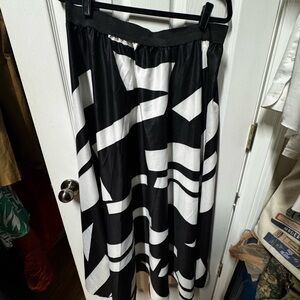 Black & White Geometric Maxi Skirt - Women's Graphic Midi